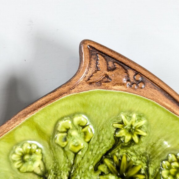 ca1970s Treasure Craft USA Hawaii pottery fish shaped dish brown / lime green - Picture 6 of 8